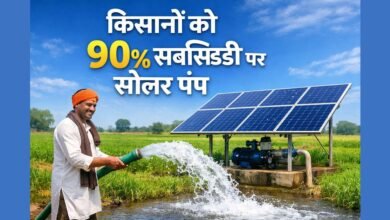 किसान खेत में सोलर पंप से सिंचाई करते हुए – 90 प्रतिशत सब्सिडी सोलर पंप योजना