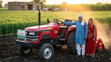 भारतीय किसान आधुनिक कृषि यंत्र और ट्रैक्टर सब्सिडी योजना का लाभ लेते हुए।